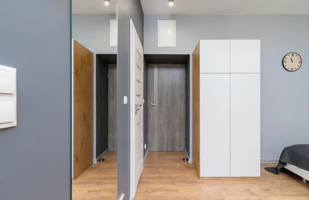 Kraków Trendy Studio Apartments by Renters-1